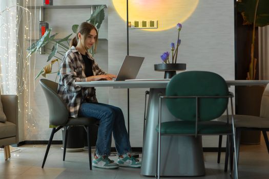 Trendy v interiérovém designu 2024: Od udržitelnosti po technologie